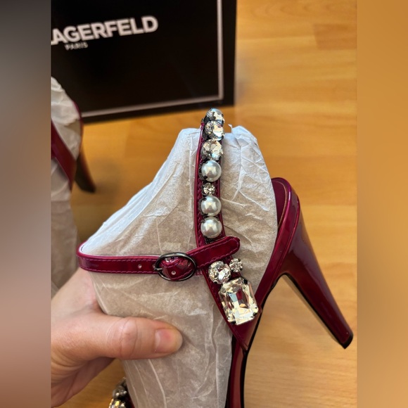 Karl lagerfeld Claude Embellished
Sandal NWT - Picture 11 of 15